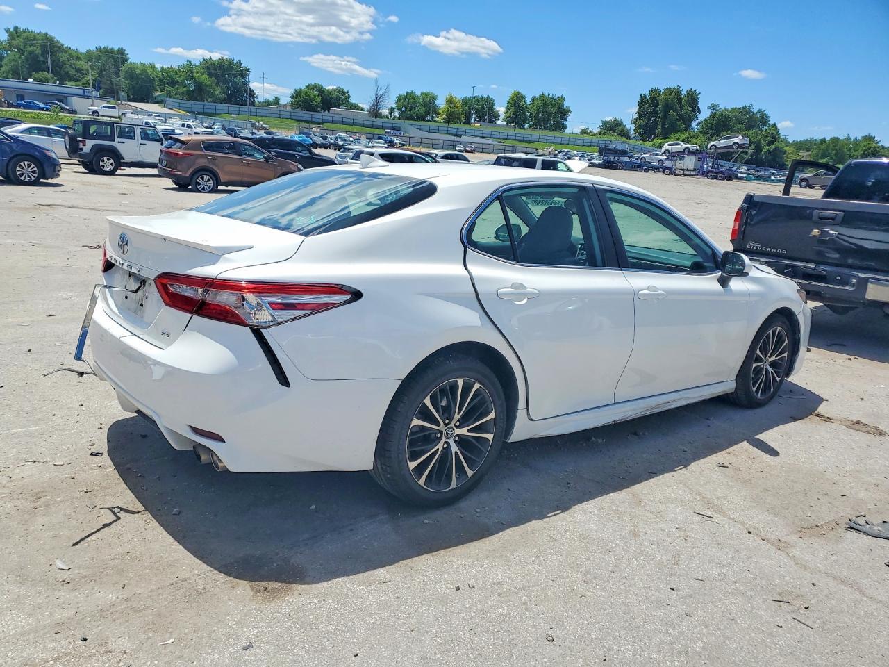 2019 TOYOTA CAMRY