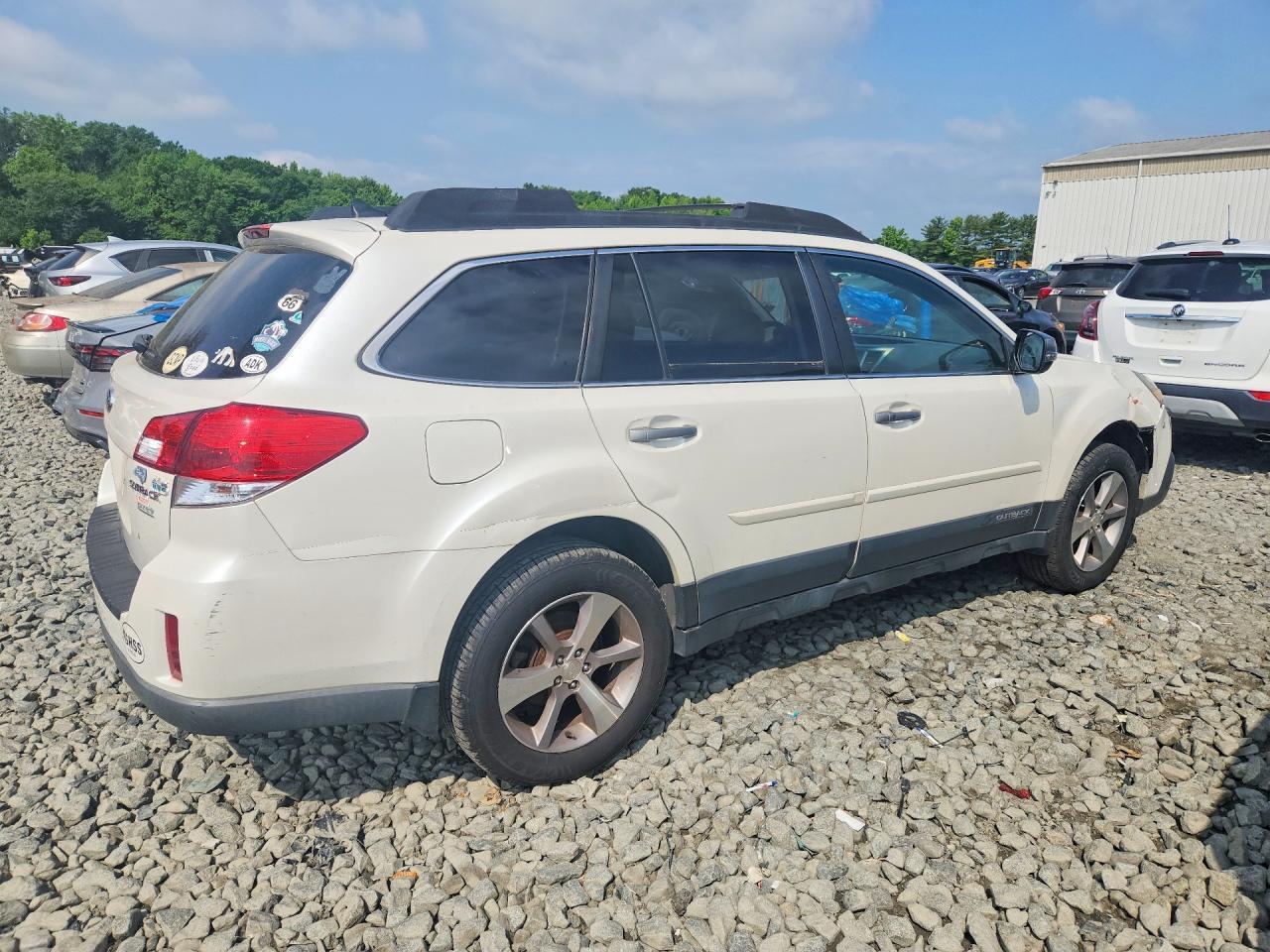 2013 SUBARU Outback