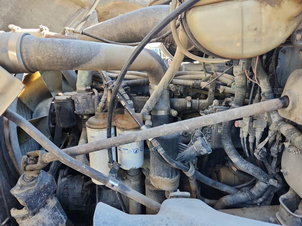 2004 MACK 700 Cv700