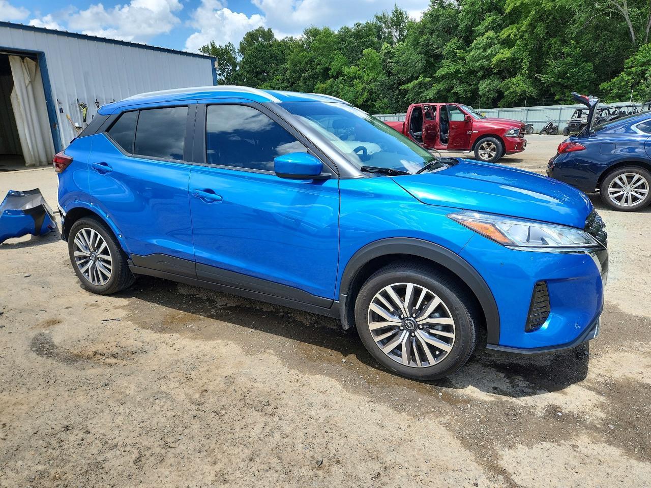 2023 NISSAN KICKS