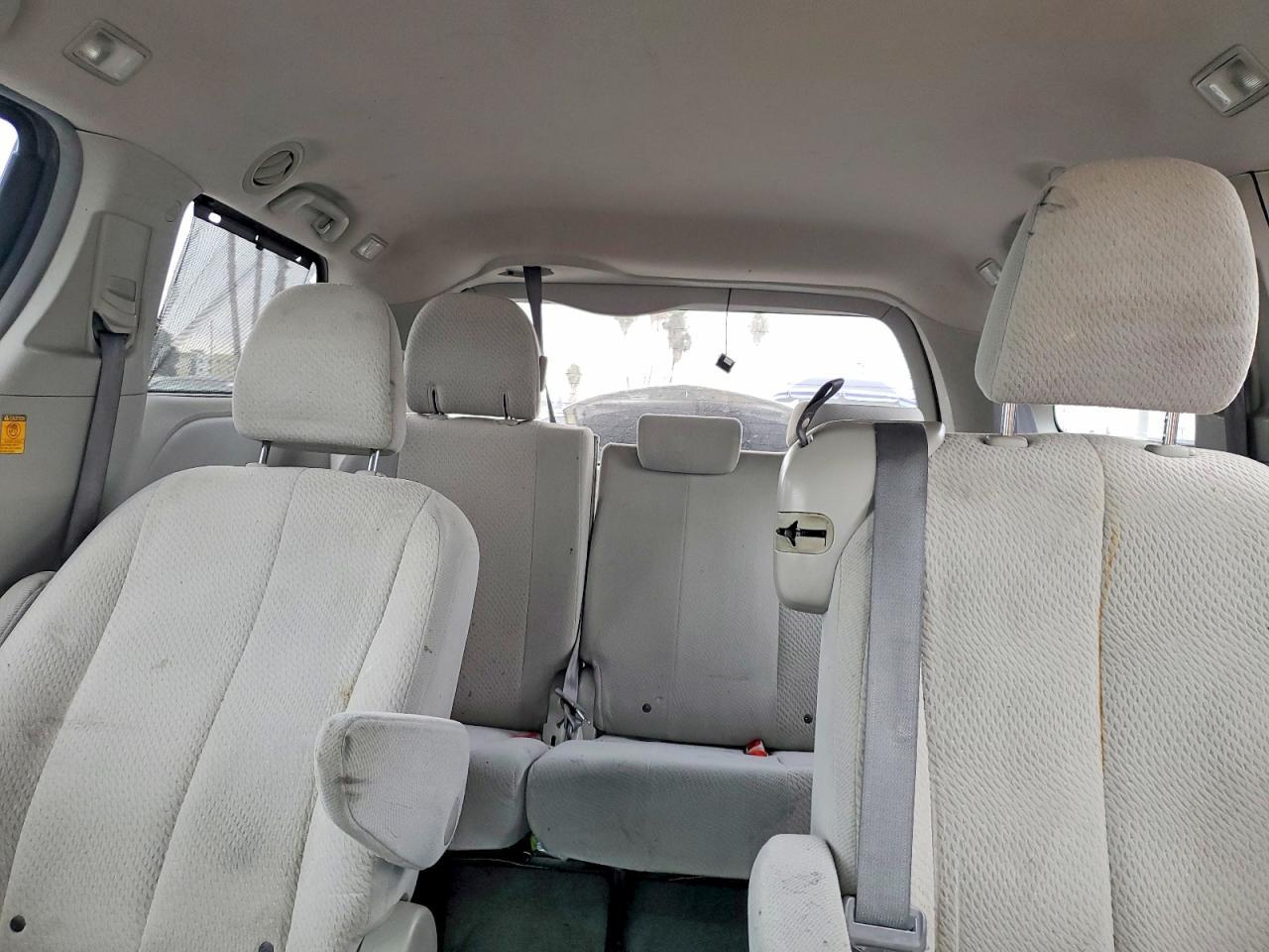 2012 TOYOTA SIENNA