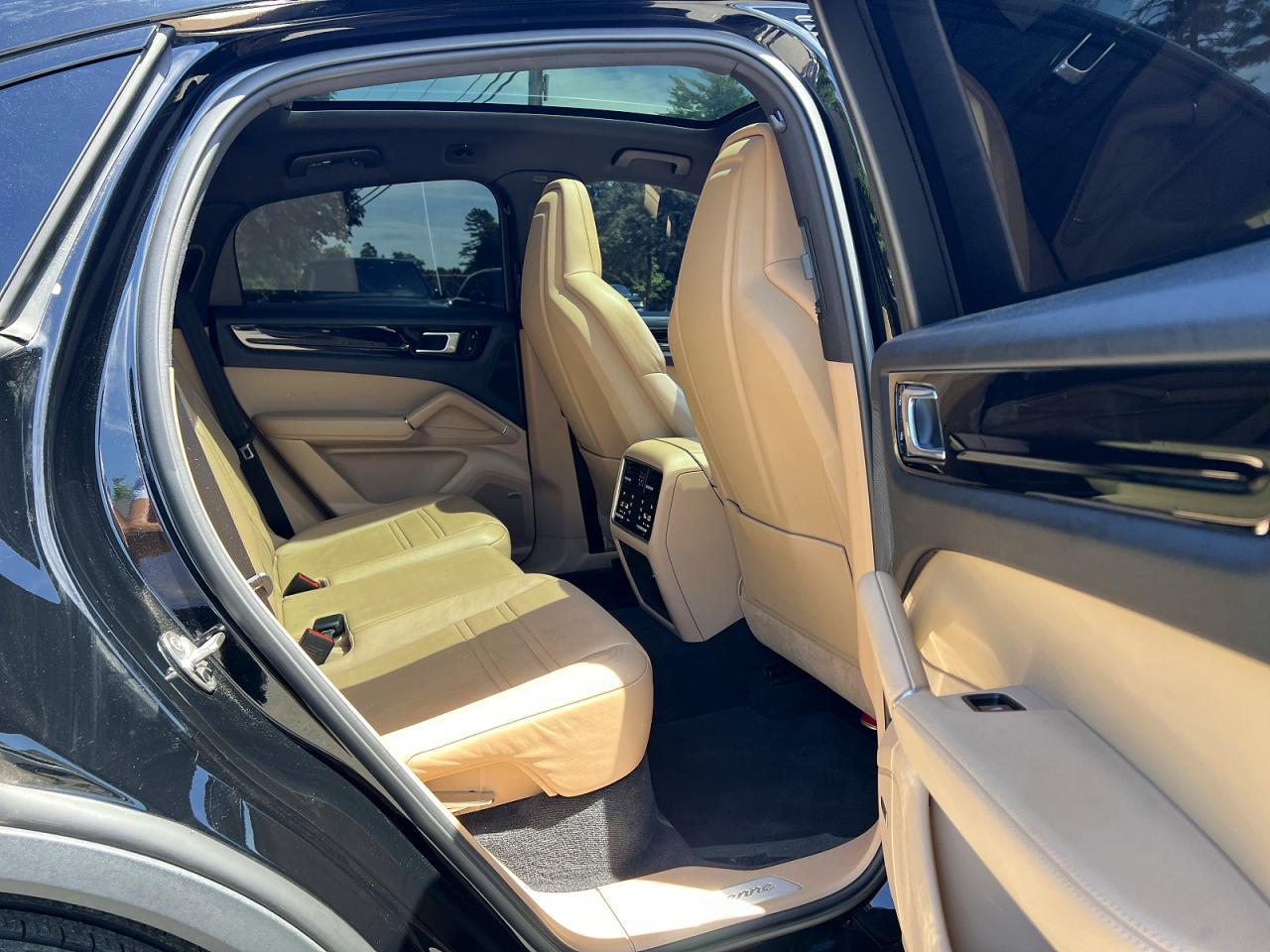 2020 PORSCHE CAYENNE