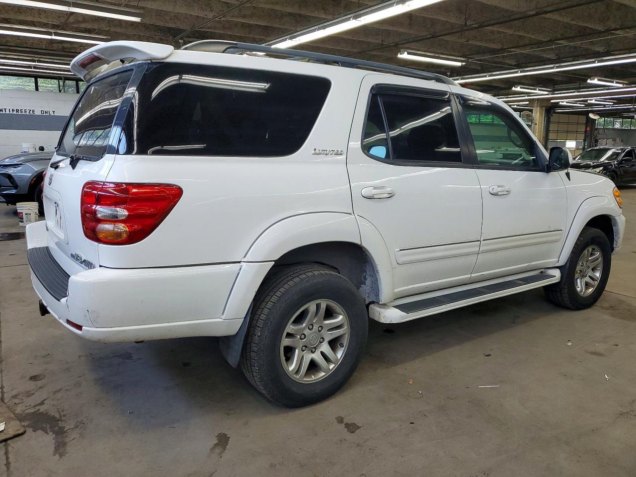 2004 TOYOTA Sequoia