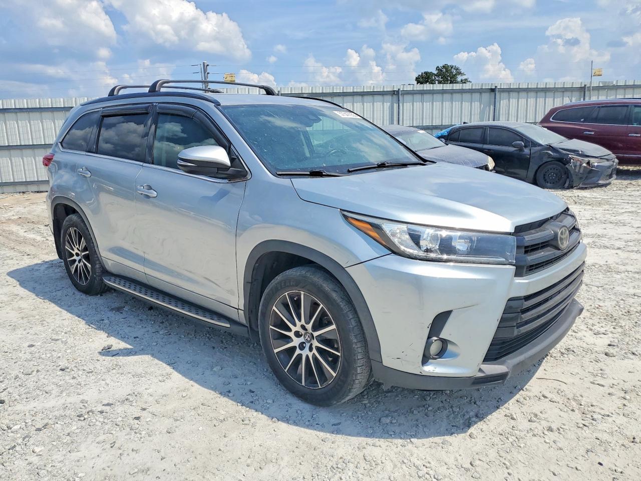 2017 TOYOTA HIGHLANDER