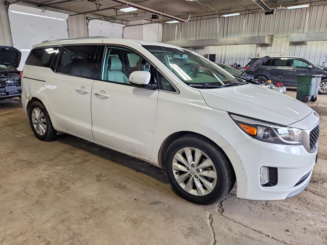 2016 KIA SEDONA
