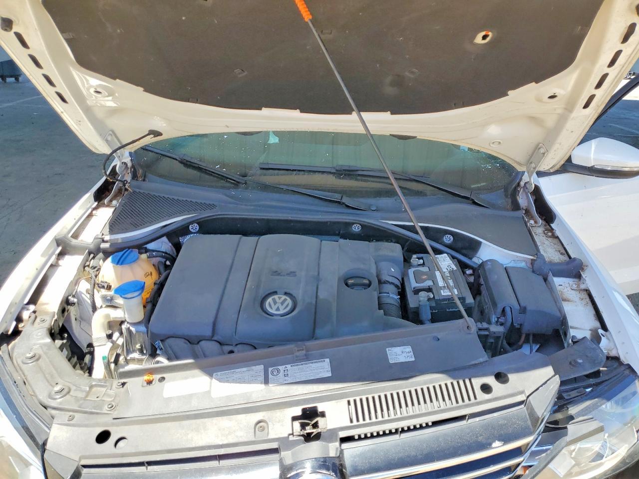 2012 VOLKSWAGEN Passat