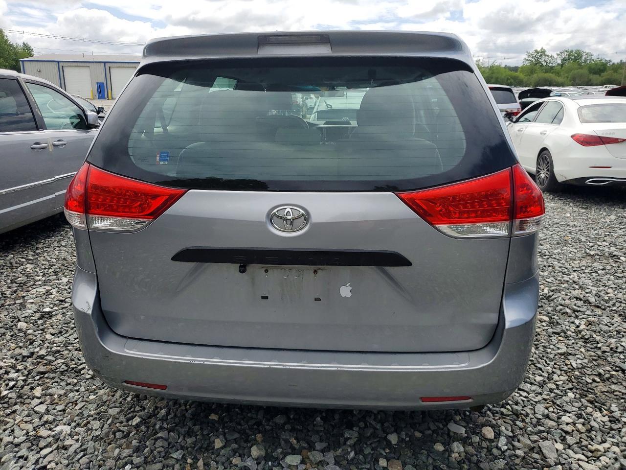 2013 TOYOTA SIENNA