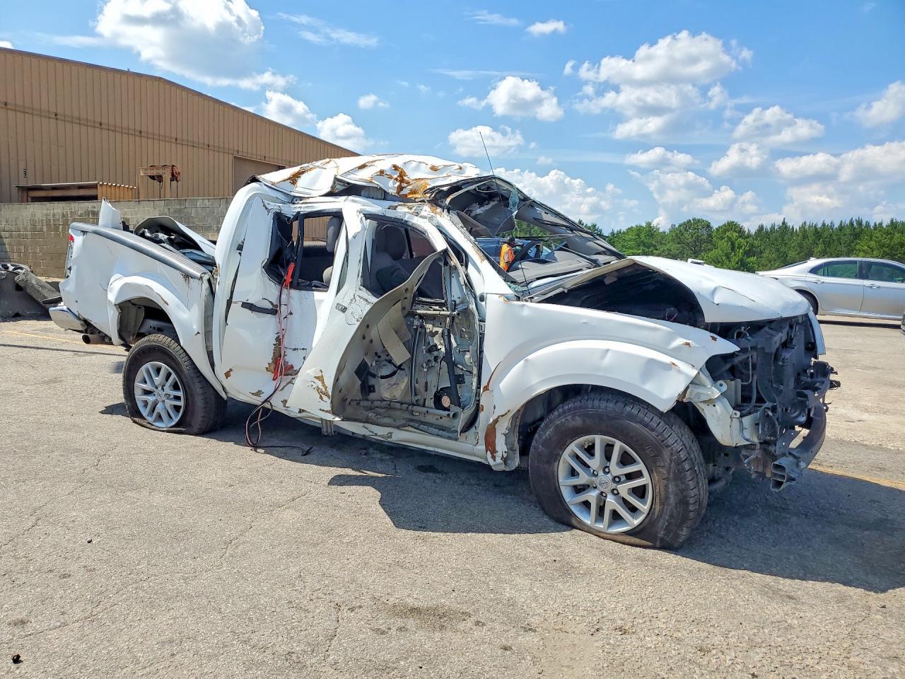 2017 NISSAN Frontier