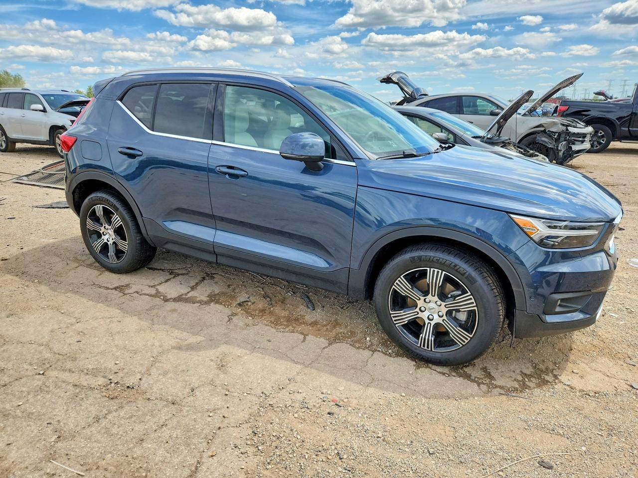 2019 VOLVO XC40