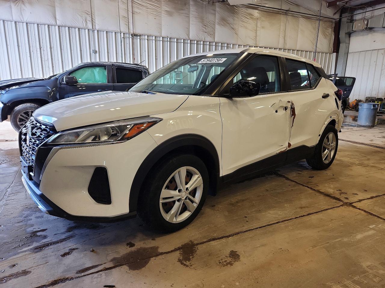 2023 NISSAN KICKS