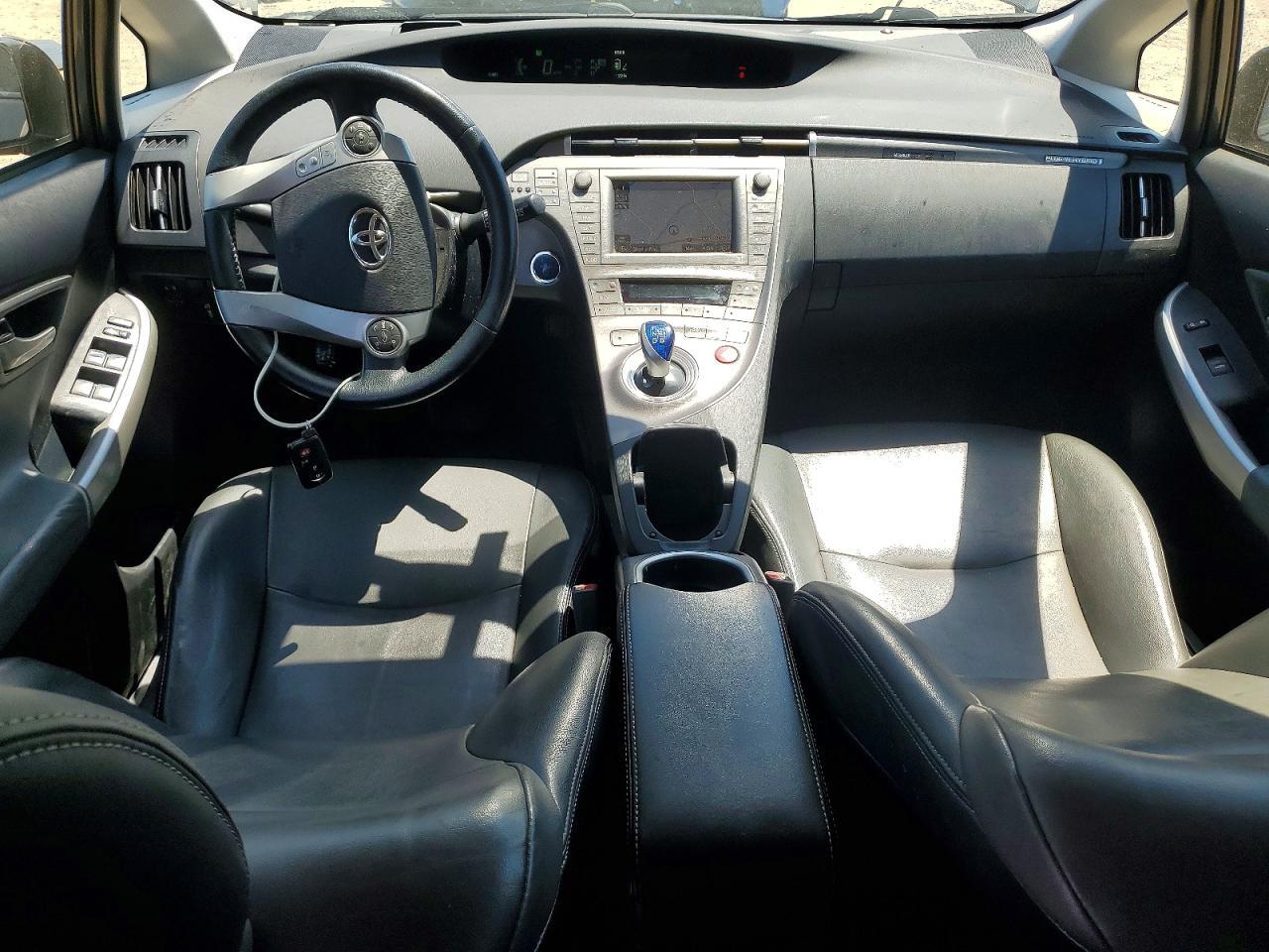 2014 TOYOTA Prius Plug-In