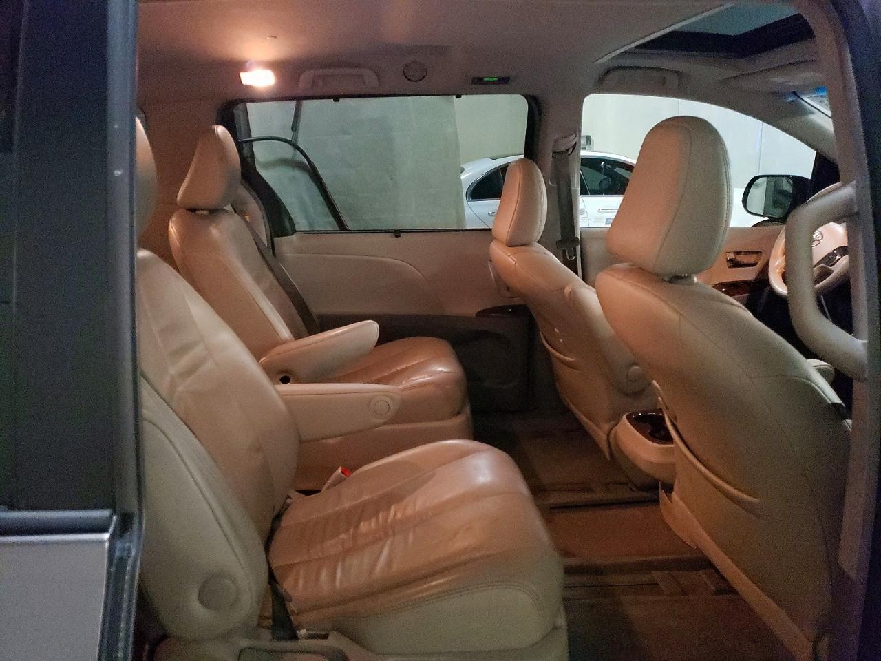 2014 TOYOTA SIENNA