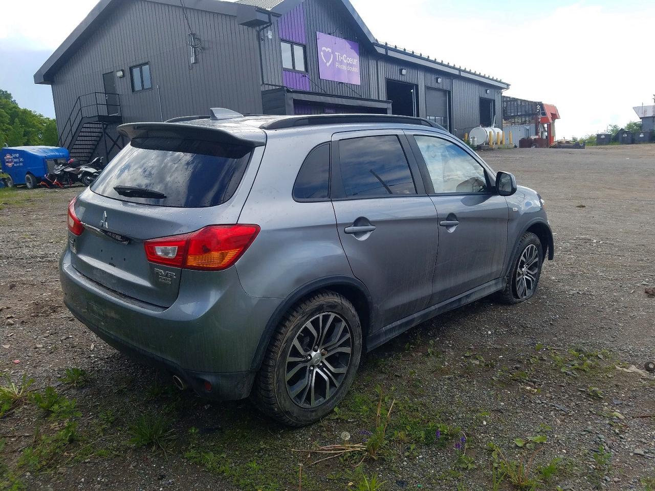 2017 MITSUBISHI RVR