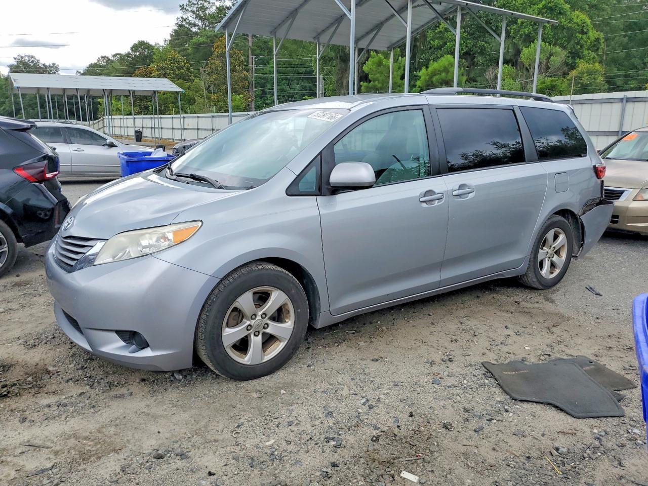 2015 TOYOTA SIENNA