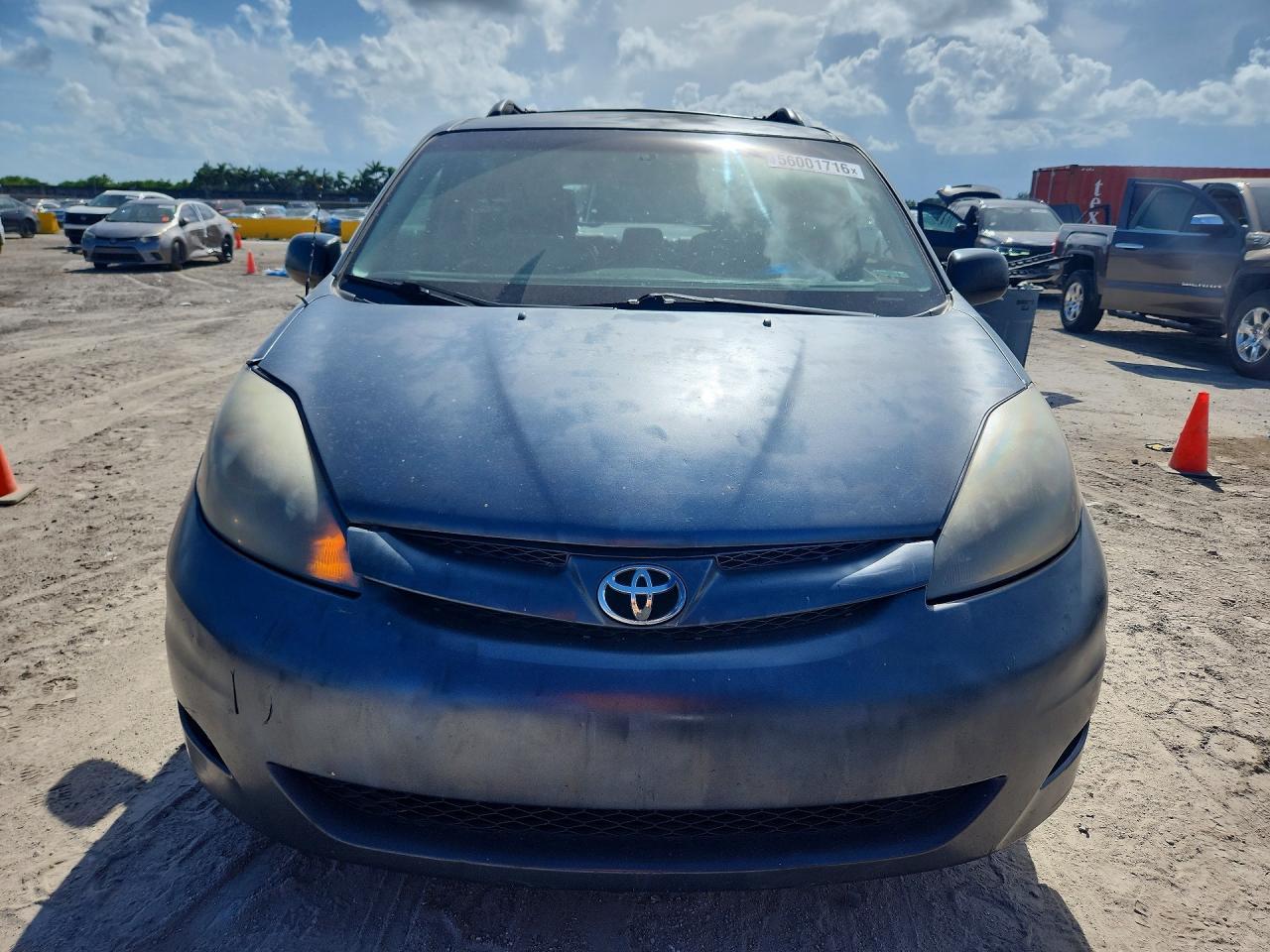 2010 TOYOTA SIENNA