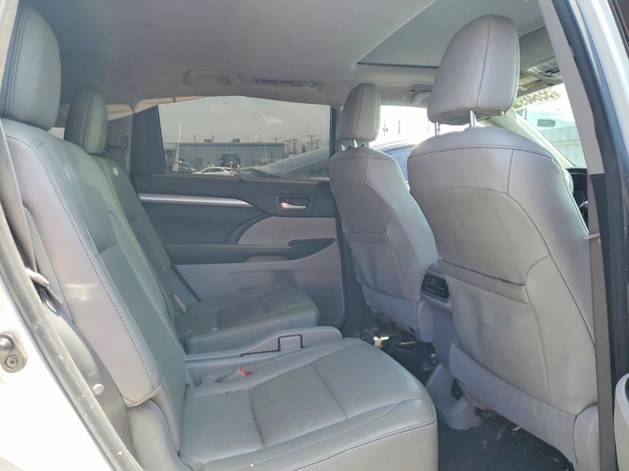 2017 TOYOTA HIGHLANDER