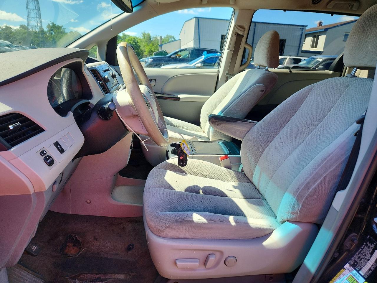 2014 TOYOTA SIENNA