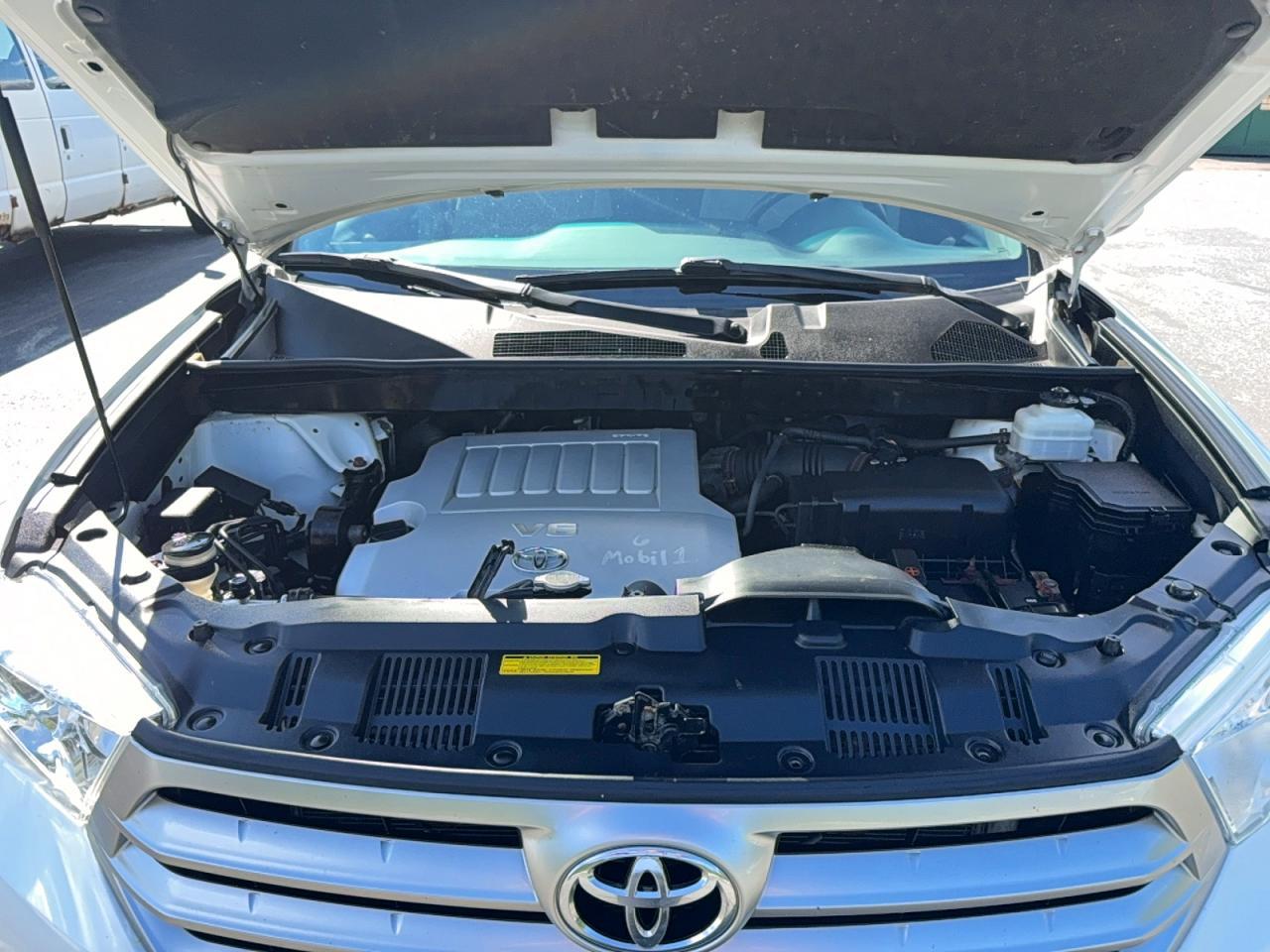 2011 TOYOTA HIGHLANDER