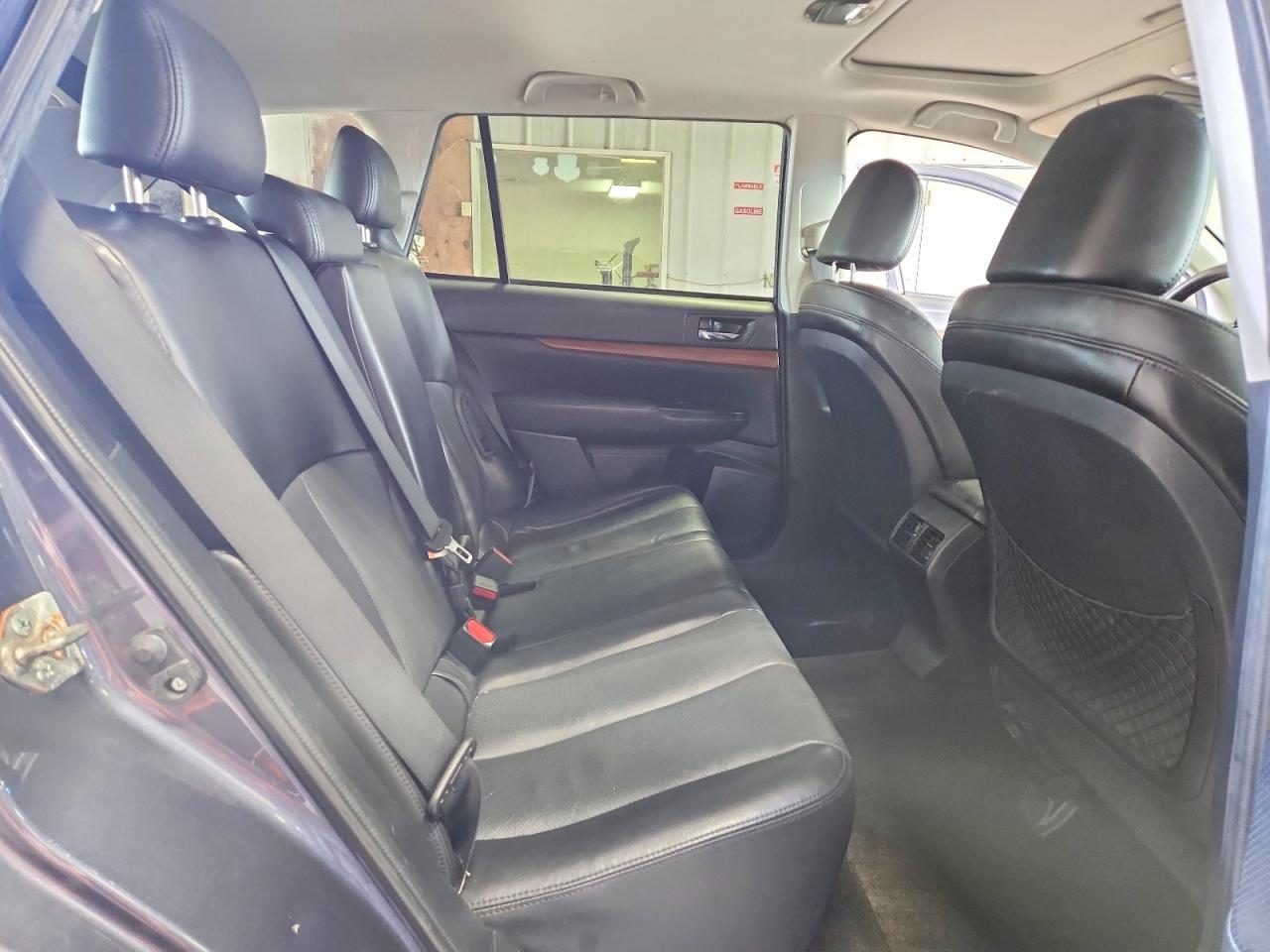 2014 SUBARU Outback