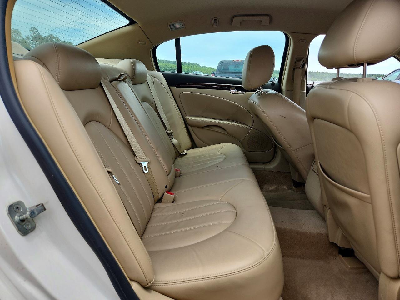 2011 BUICK Lacerne