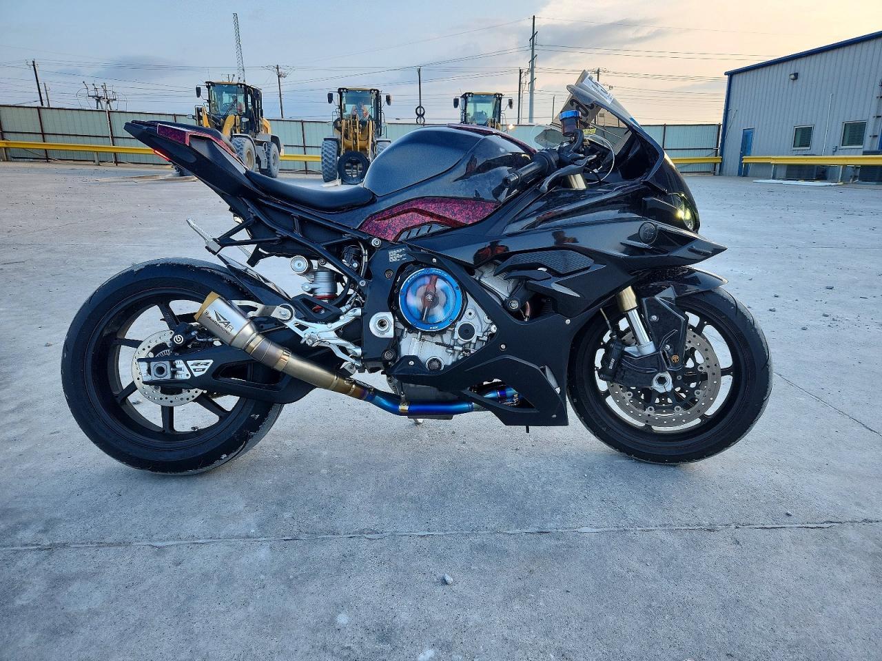 2023 BMW S 1000