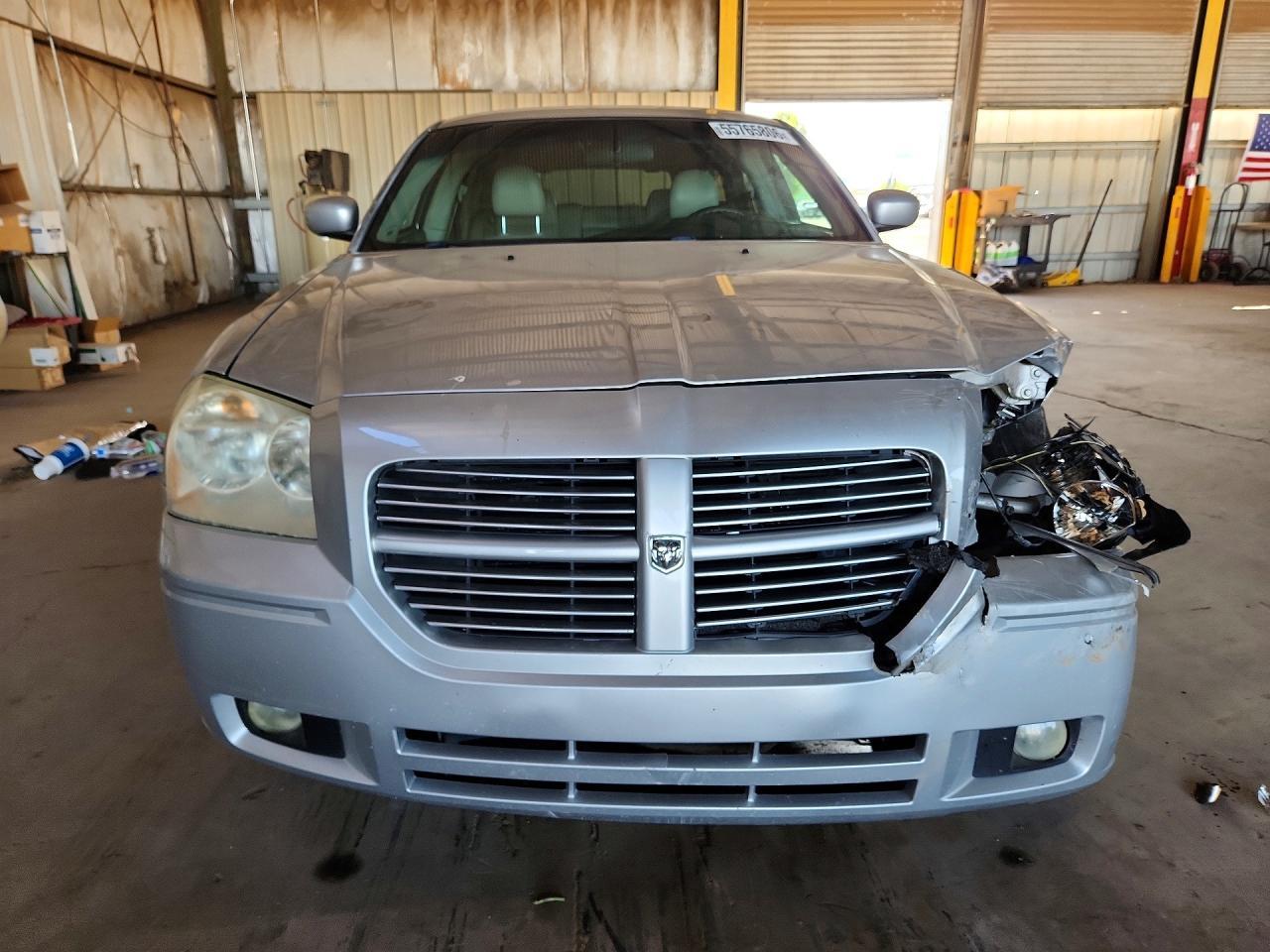 2005 DODGE MAGNUM