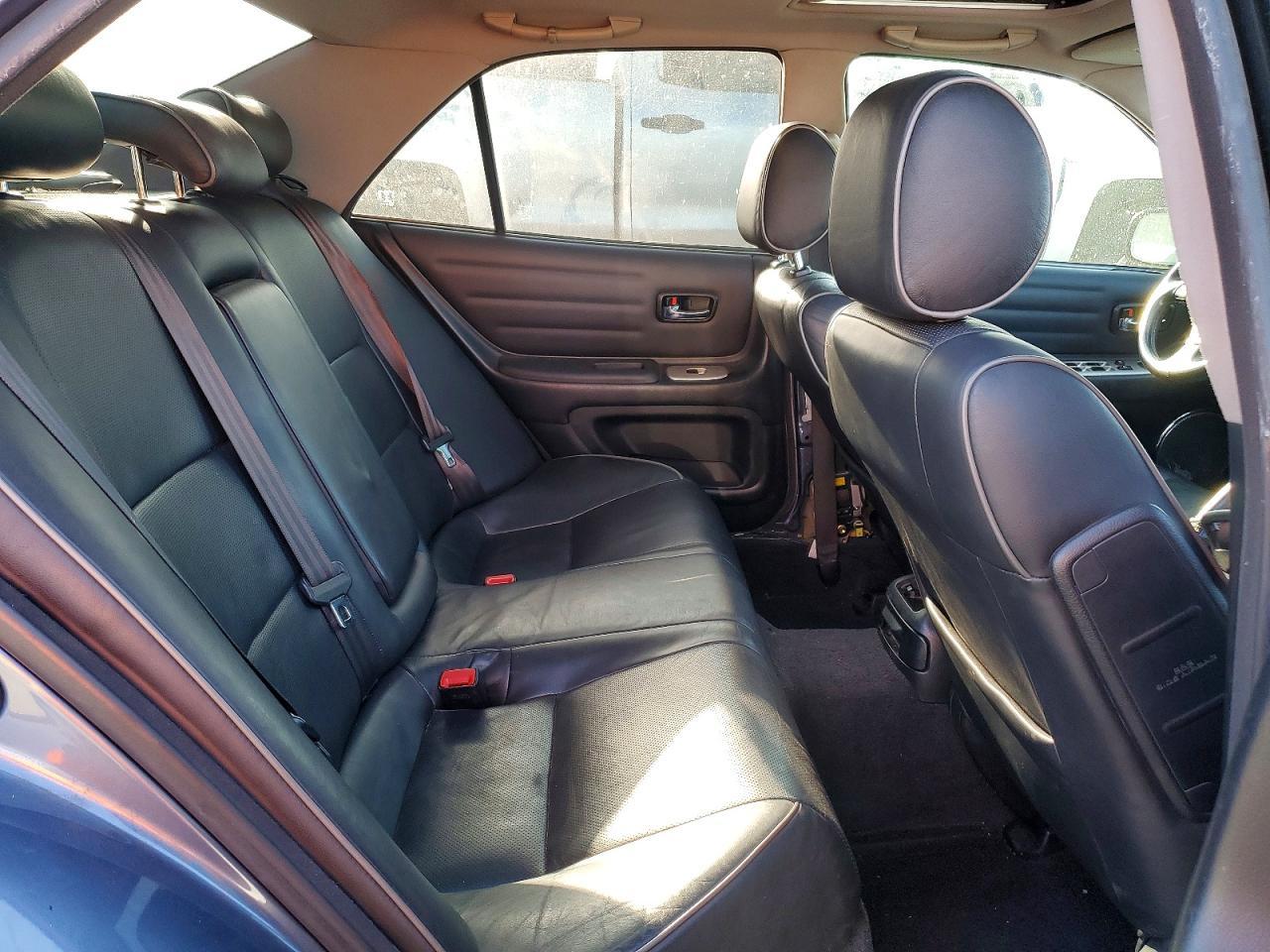 2004 LEXUS IS 300