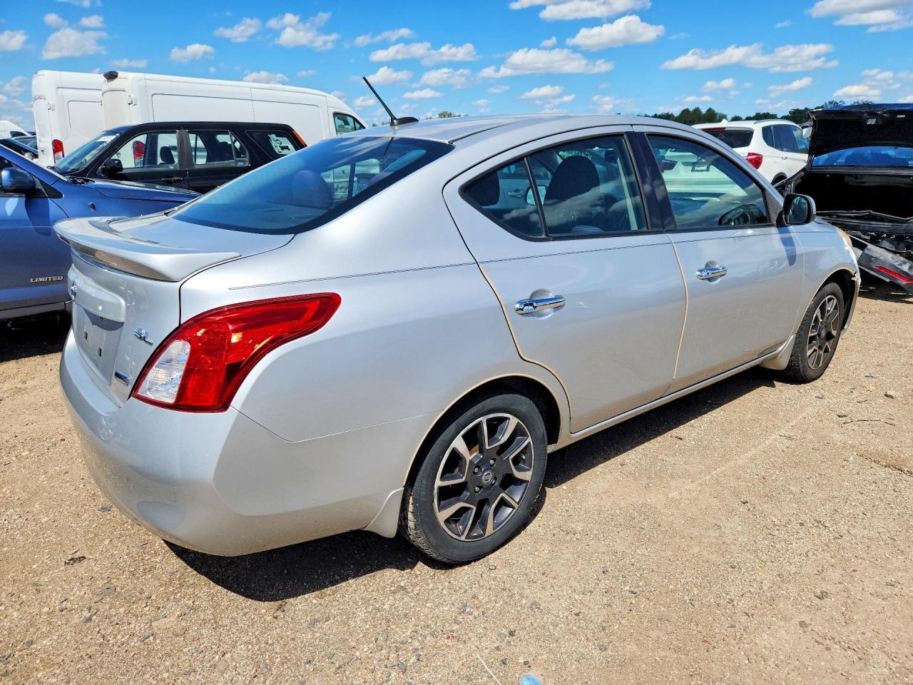 2014 NISSAN VERSA