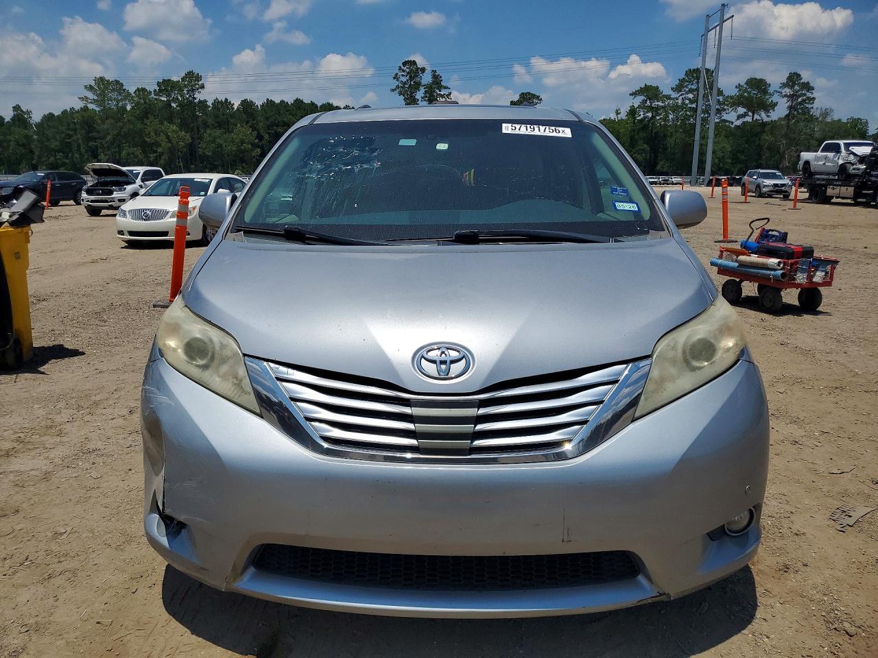 2011 TOYOTA SIENNA