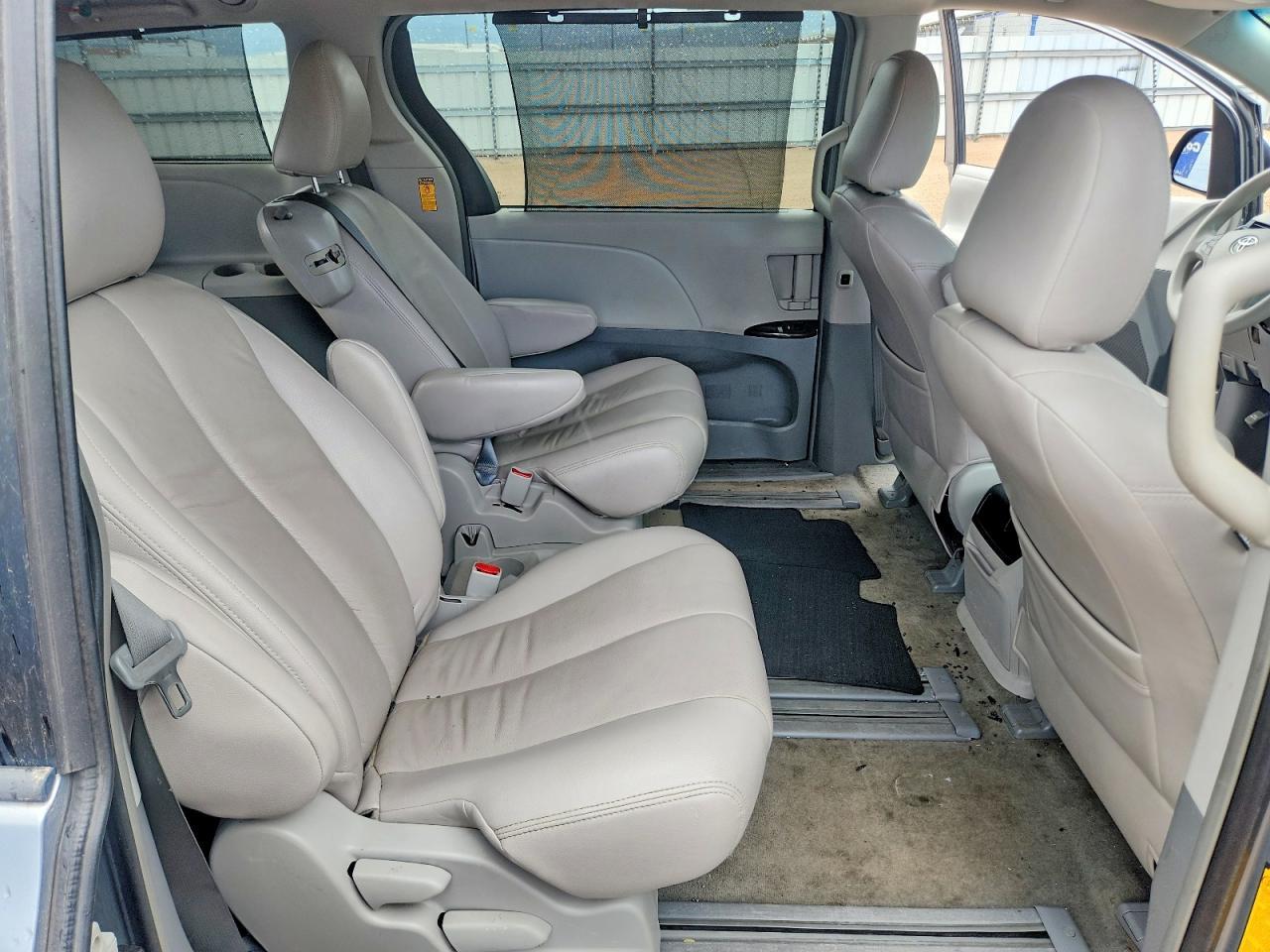 2014 TOYOTA SIENNA