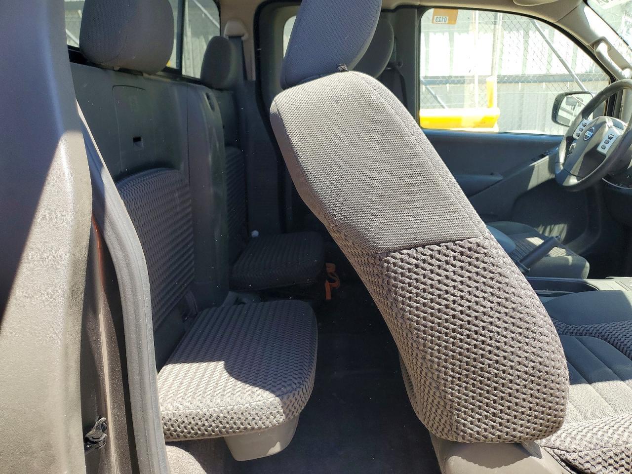 2016 NISSAN Frontier