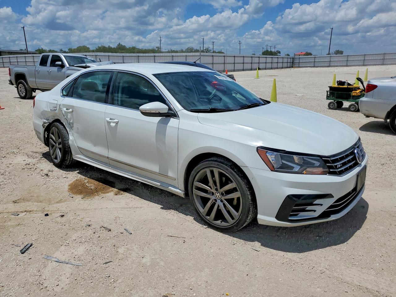 2016 VOLKSWAGEN Passat