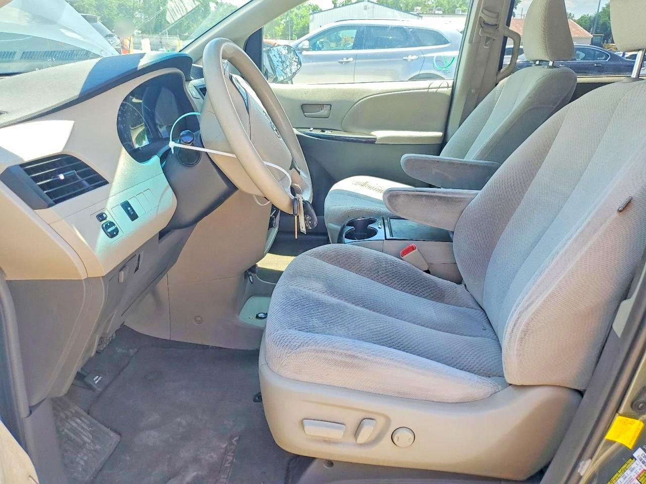 2013 TOYOTA SIENNA