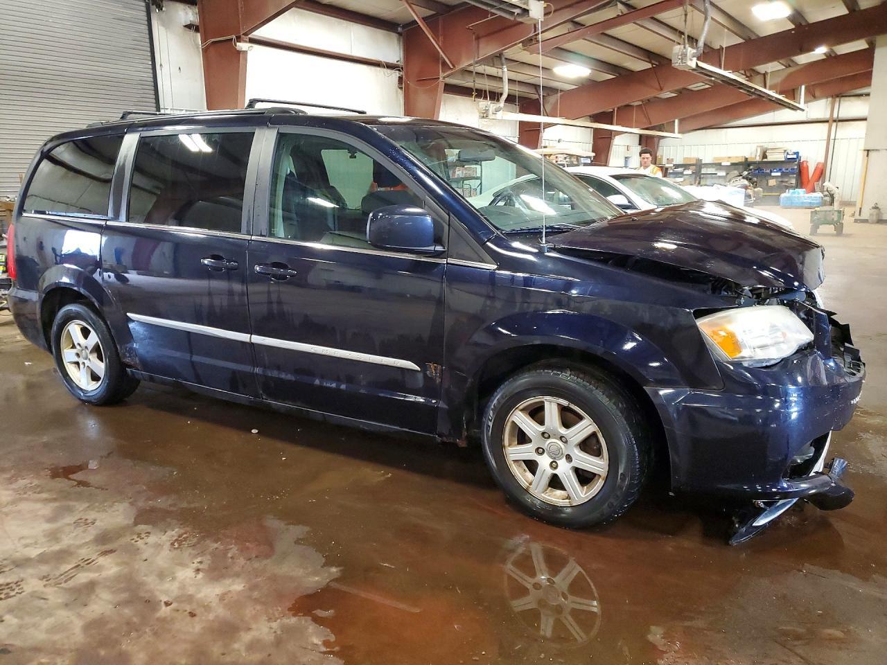 2011 CHRYSLER Town & Country
