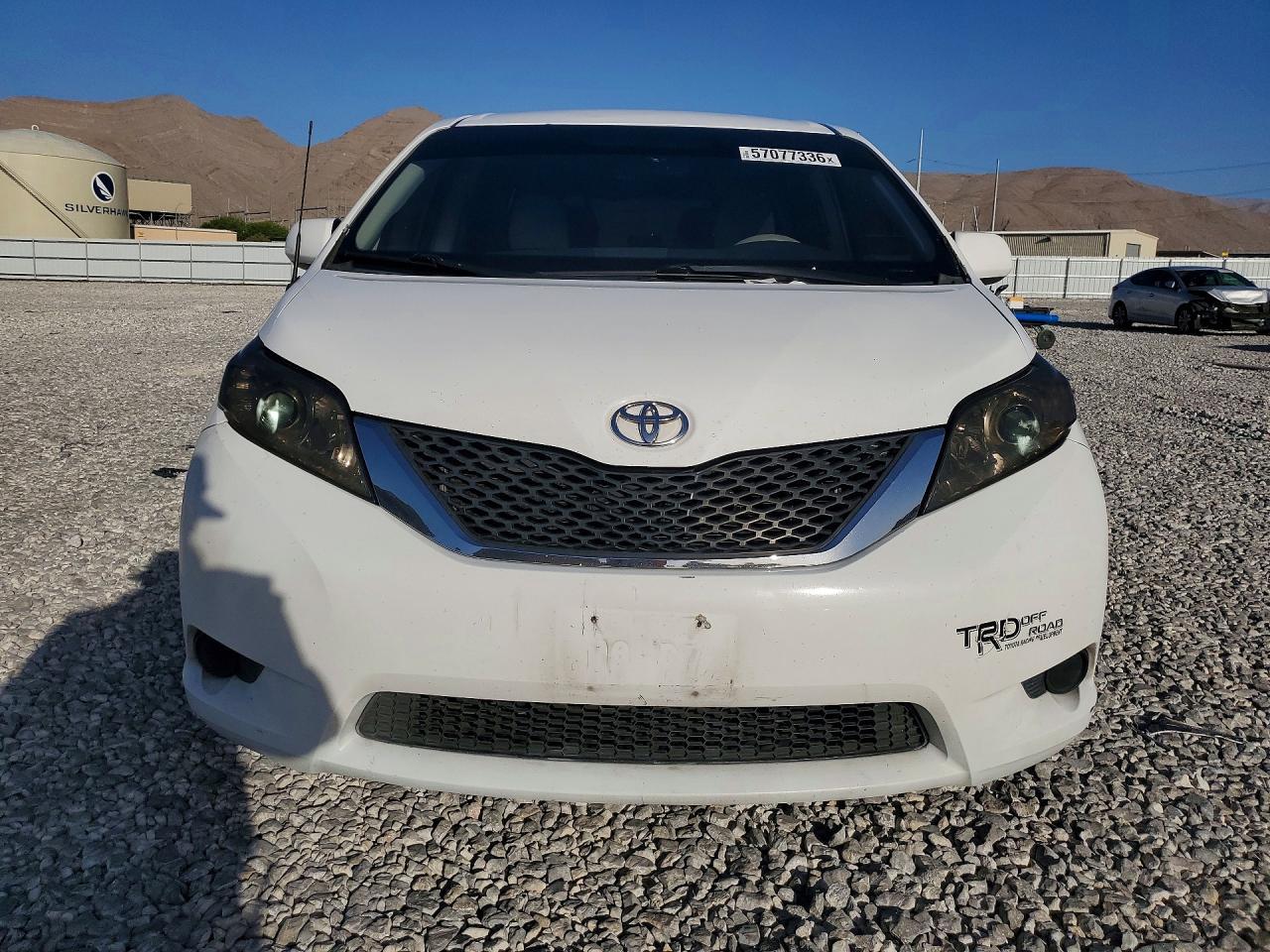 2011 TOYOTA SIENNA