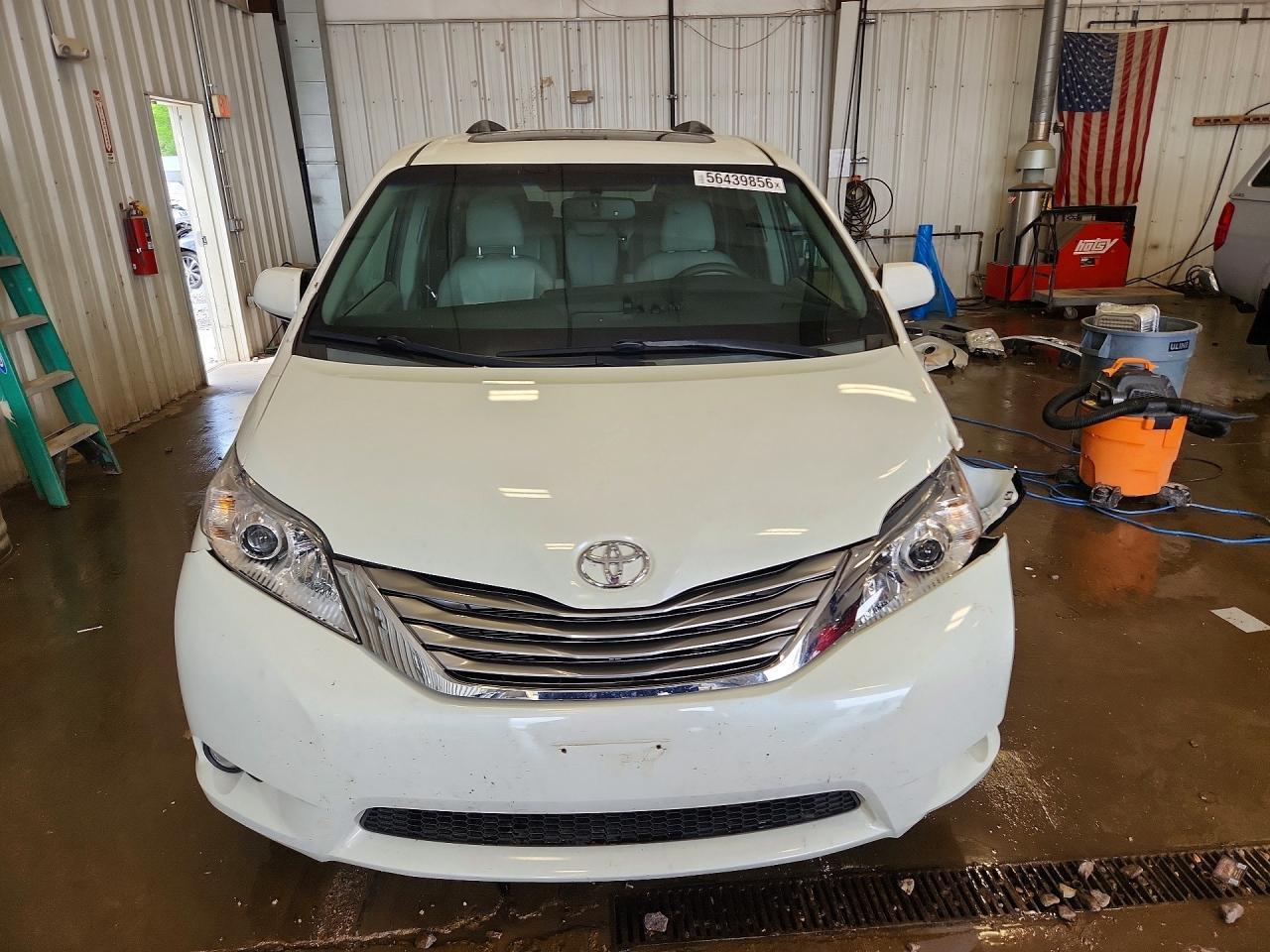 2015 TOYOTA SIENNA