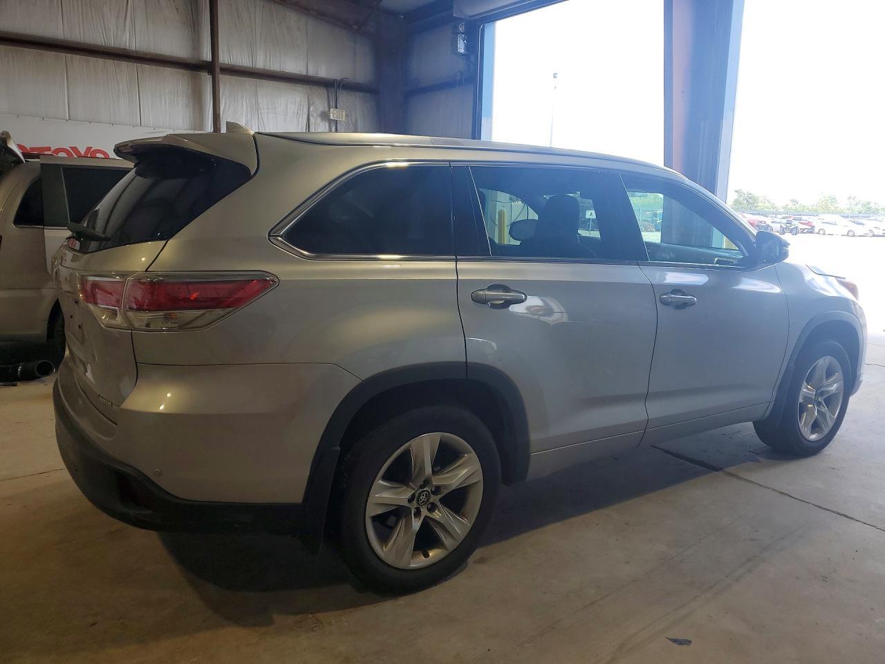 2016 TOYOTA HIGHLANDER