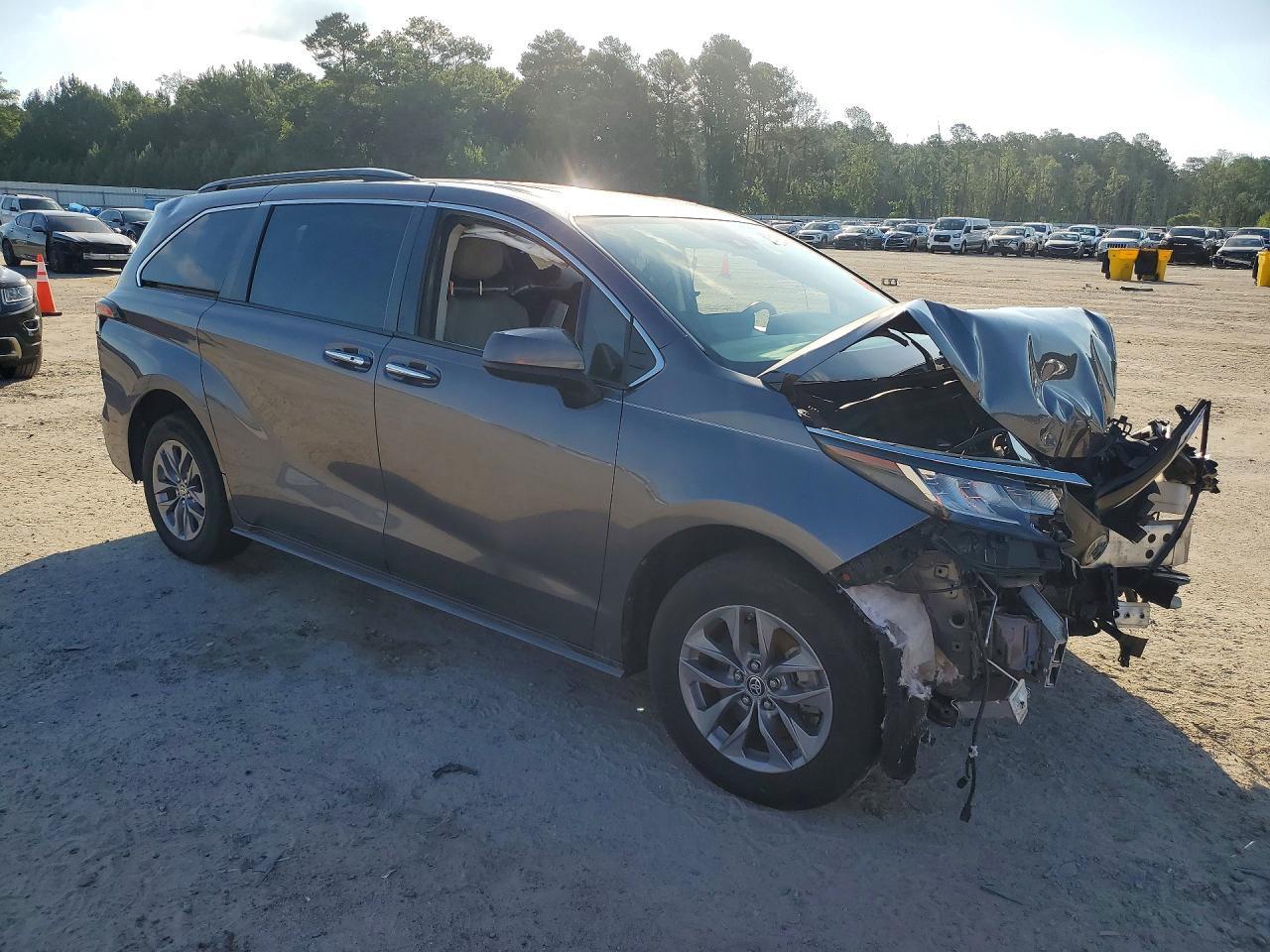 2021 TOYOTA SIENNA