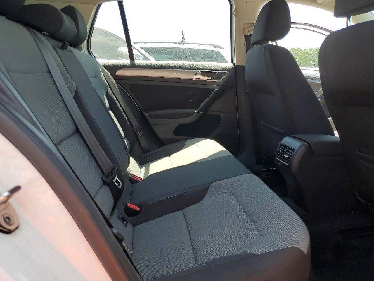 2016 VOLKSWAGEN e-Golf