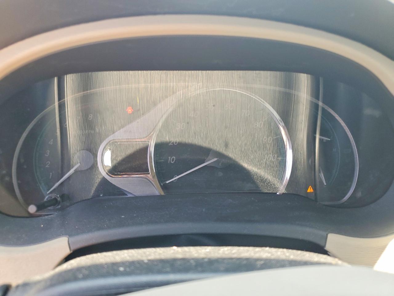 2011 TOYOTA SIENNA