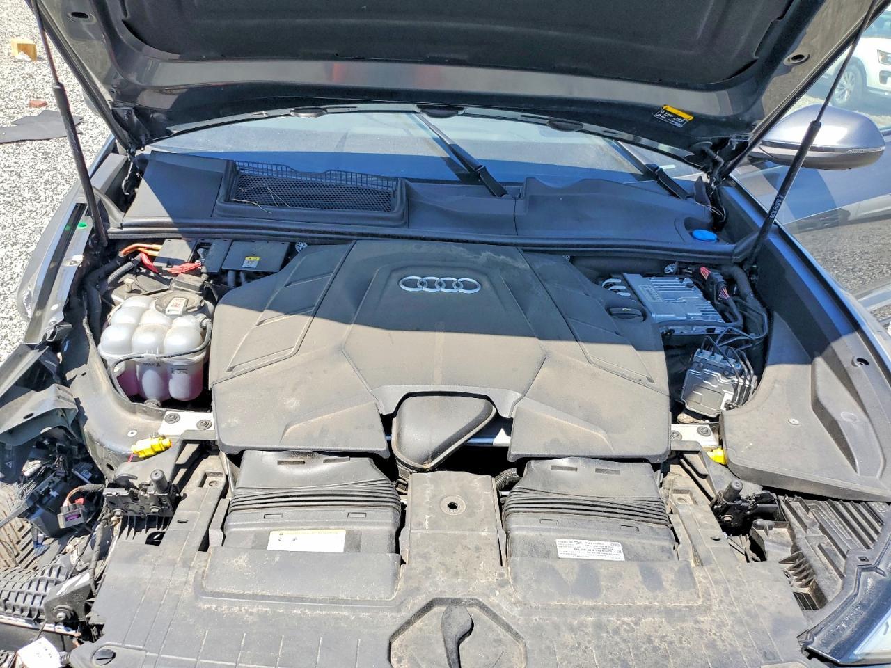 2023 AUDI Q8
