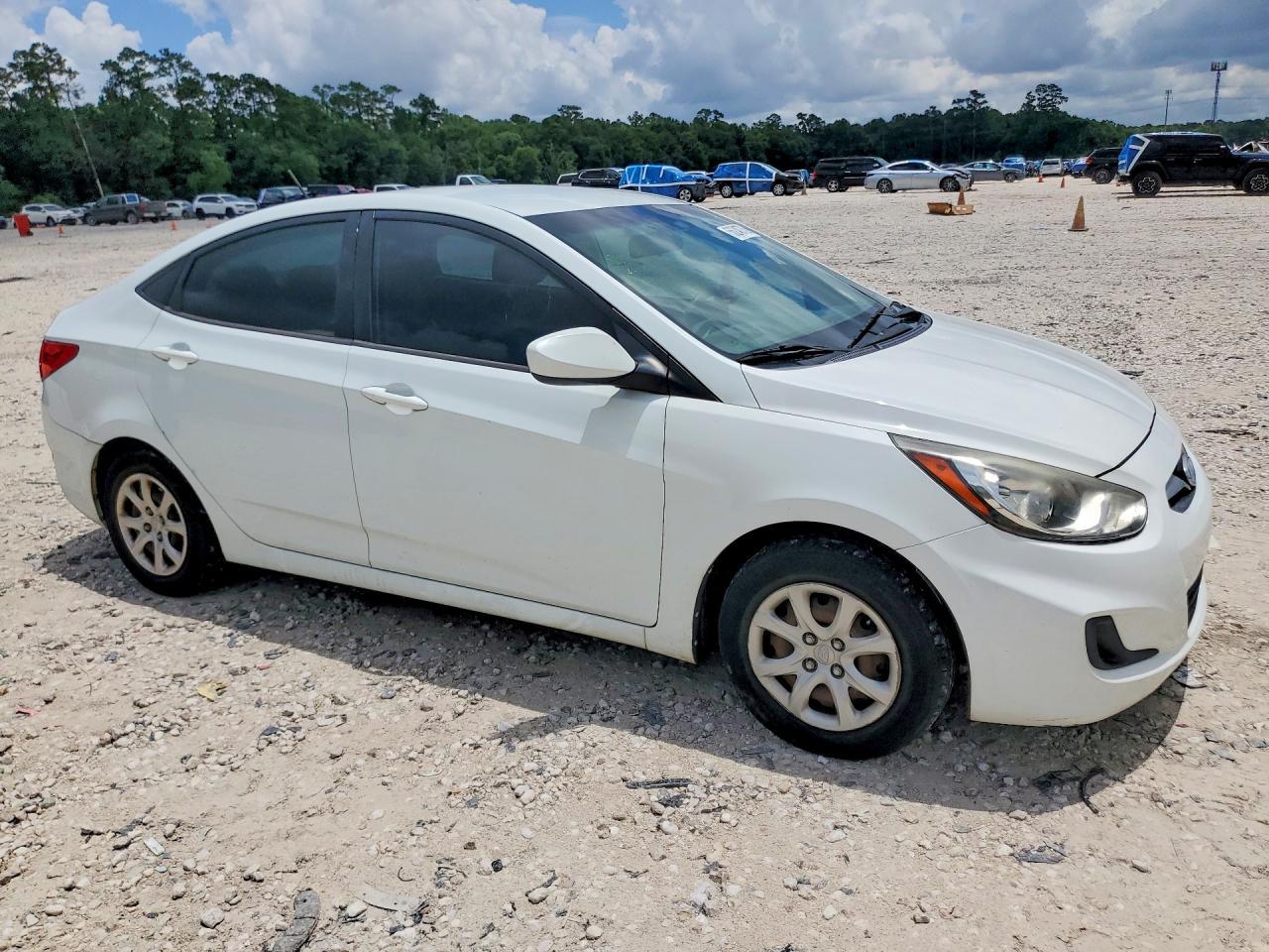 2012 HYUNDAI ACCENT