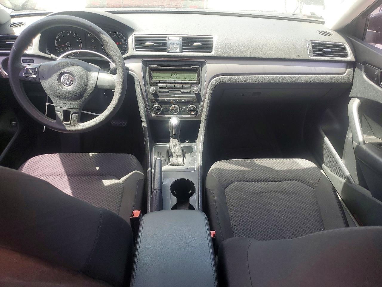 2012 VOLKSWAGEN Passat
