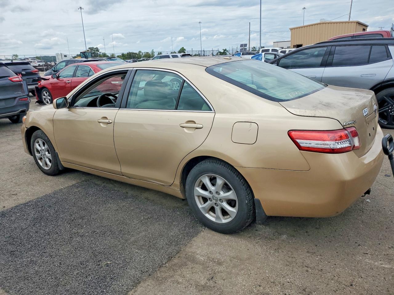 2011 TOYOTA CAMRY