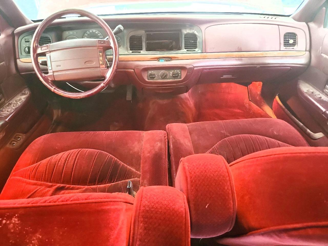 1995 FORD Crown Victoria