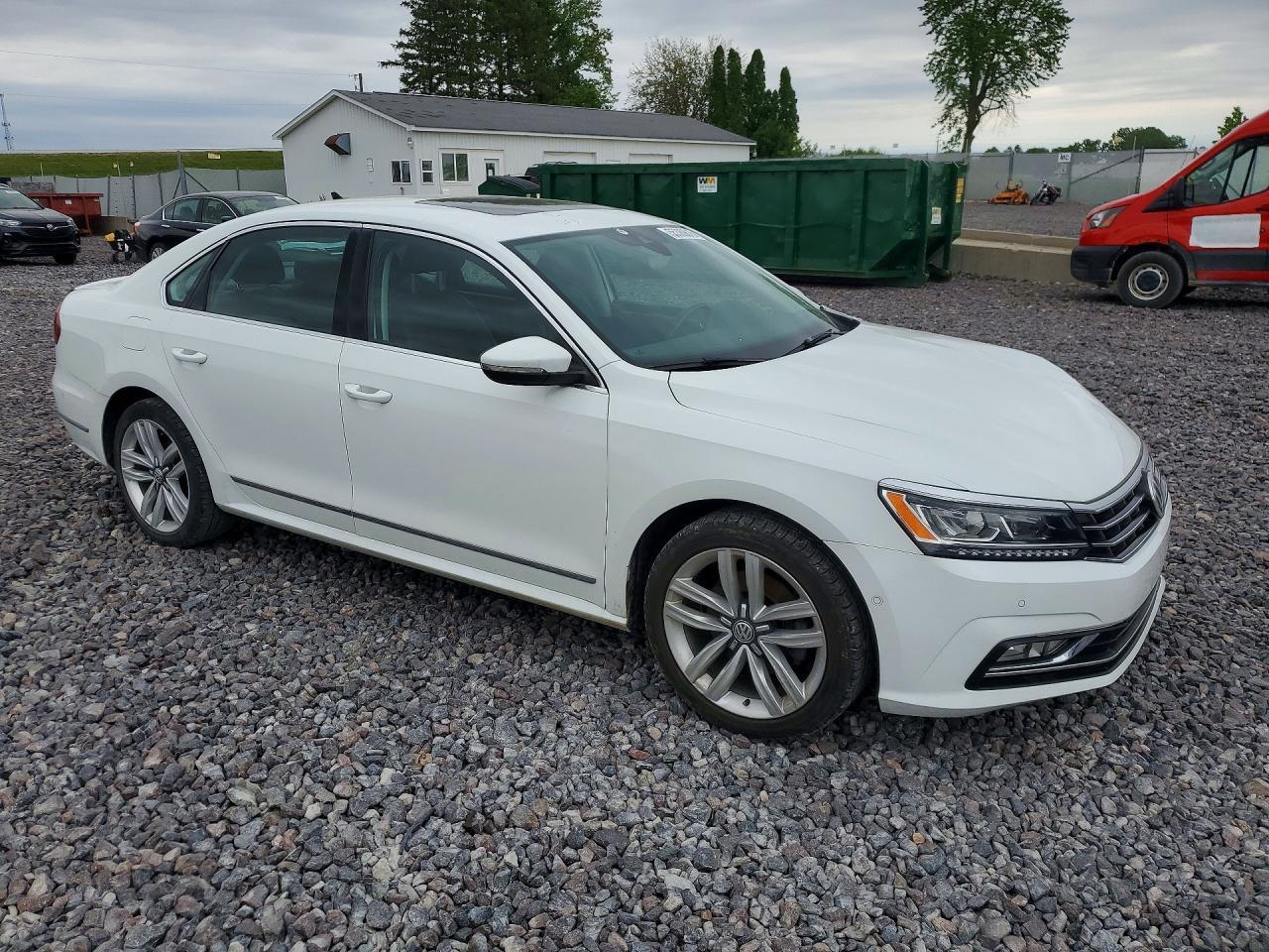 2017 VOLKSWAGEN Passat