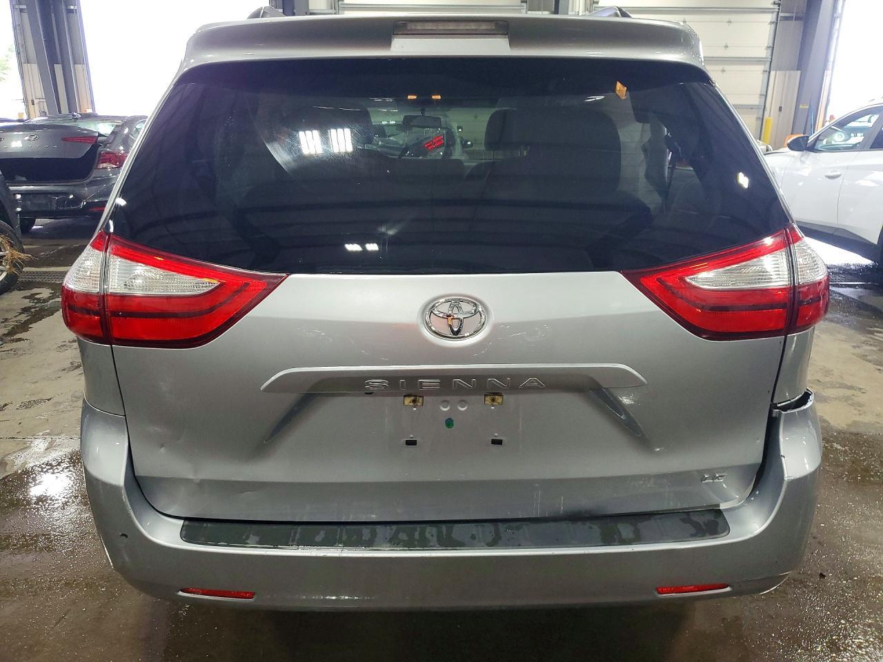 2015 TOYOTA SIENNA