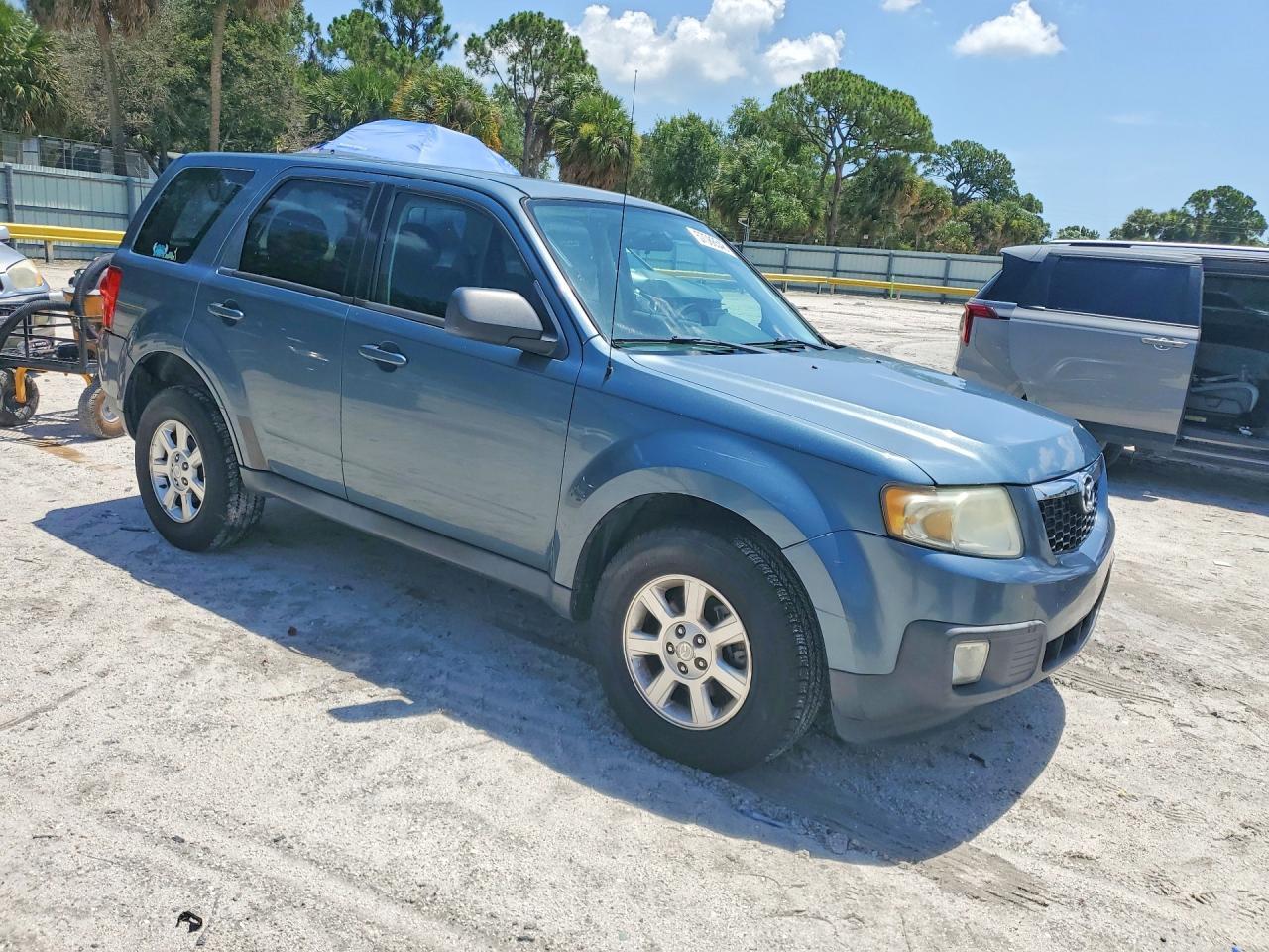 2011 MAZDA Tribute