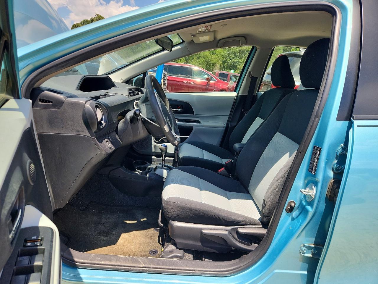 2014 TOYOTA Prius c
