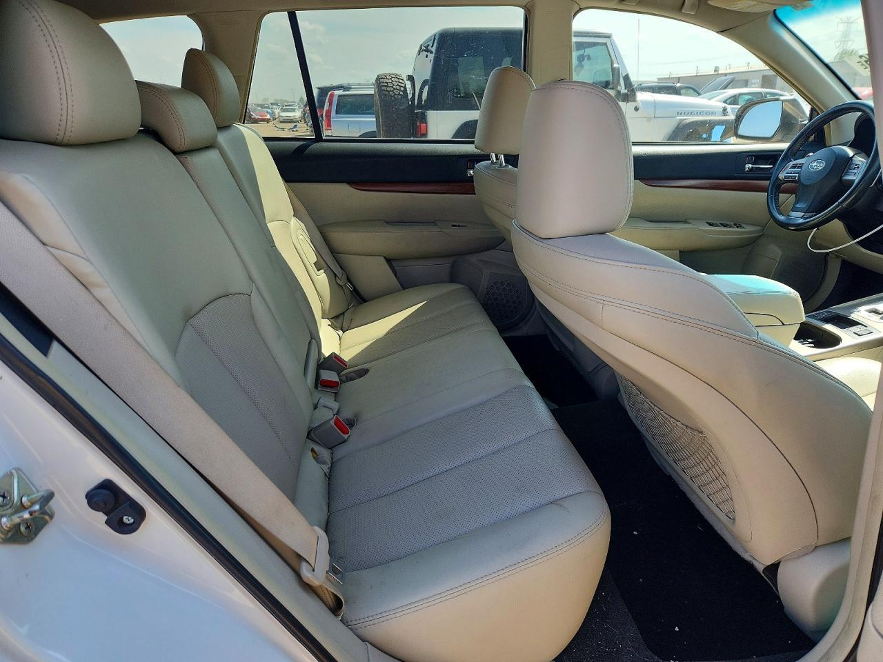 2013 SUBARU Outback